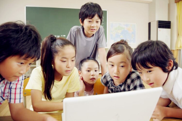 (小學(xué)語(yǔ)文論文)范文:小學(xué)語(yǔ)文教學(xué)中學(xué)生想象力的培養(yǎng)策略 (小學(xué)語(yǔ)文論文)范文:小學(xué)語(yǔ)文教學(xué)中學(xué)生想象力的培養(yǎng)策略